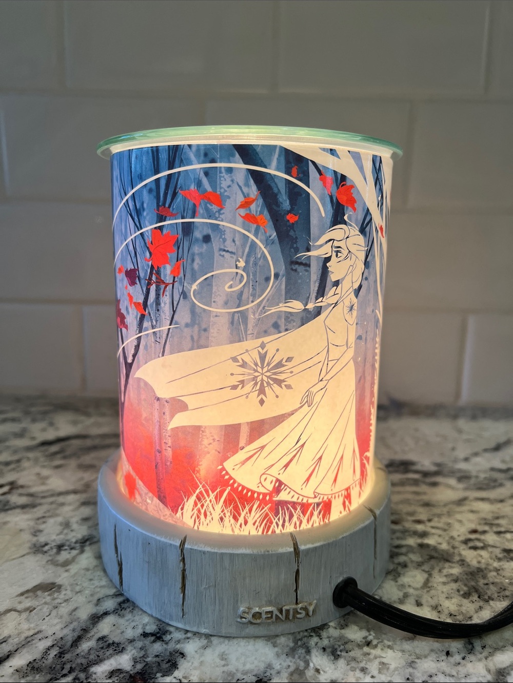 Scentsy Warmer. Frozen with Elsa, Ana & Olaf